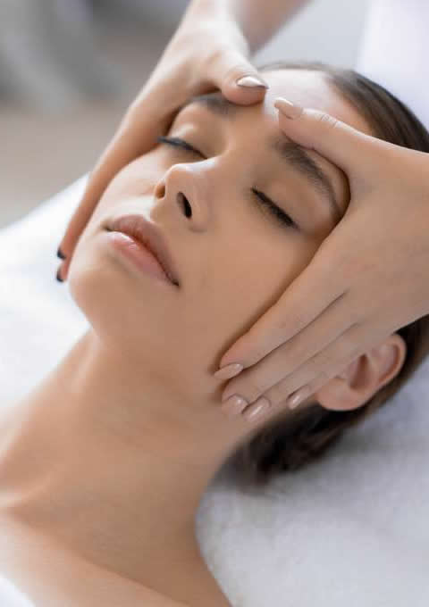 Masaje Facial con Péptidos - Clínica Estética Carvajal Panamá 1